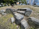 下茶屋公園の石…