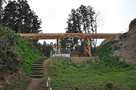 復元中の木橋