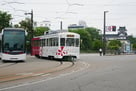 市内電車と模擬天守…