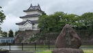 日本百名城石碑と三階櫓…