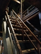 松江城内の階段…