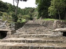 南山麓からの直線登城道