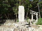 大吉戸神社と石碑…