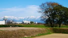 北東の本丸土塁と雪の立山…