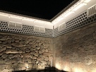 ライトアップされた石川門桝形の石垣…