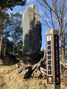 飯田城記念碑。