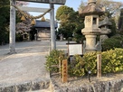 神社鳥居と城址碑
