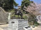 加藤嘉明像と桜…