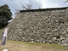 算木積み（左）と野面積み（右）