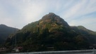 内大臣橋から東方向、この山の上が愛藤寺城…