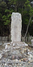 大吉戸神社前の金田城碑…