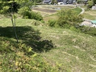 三河亀山城・本丸土塁から腰曲輪への眺め