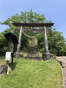 登城口の加茂神社鳥居