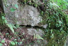飯盛城 矢穴の残る石
