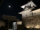 石川門のライトアップ　満月添え…