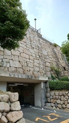 花隈城の下