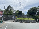 雄々しく出迎えてくれる松坂城表門の石垣…