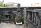 浄安寺にある竹中重利の墓…