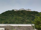 百間石垣越しの富岡城…