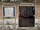 城郭内、住吉神社にある案内板と実測図…