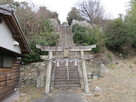 塩釜神社の鳥居と石段…