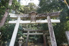 登城口の八幡神社の鳥居…