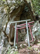 登城路途中の神社