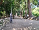 日野神社参道の城跡碑…