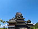 青空の松本城