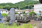 貞光城跡石碑と小野寺家墓所