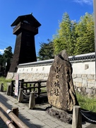石碑と櫓
