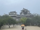 大雨の松山城