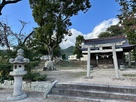 築山神社と土塁…