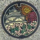 岡崎城の描かれたマンホール蓋…
