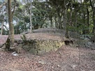 本丸西側の櫓台跡と枡形虎口石垣