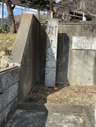 「川人城跡」の石碑