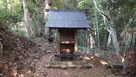 主郭にある側高神社…