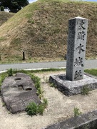 東門跡の礎石