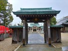 尾陽神社神門（鳥居側から）