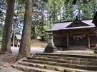 本丸の徳谷神社と土塁