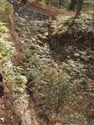 西南角櫓方面から眺める埋門跡…