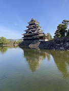 朝日を浴びる国宝天守…