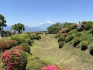 西櫓の南西側の障子堀（と富士山）…