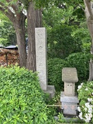 東京大仏のほぼ正面にある赤塚城二の丸跡碑…