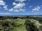 主郭への道、北山方面を望む…