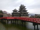松本城の天守と埋橋…