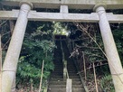 北側櫓台にある琴平神社の鳥居と山道の階段…