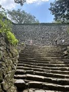 登山道出口と幕末の修理石垣…