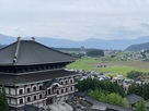 遠景の勝山城博物館…