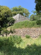 南東山麓の石垣…